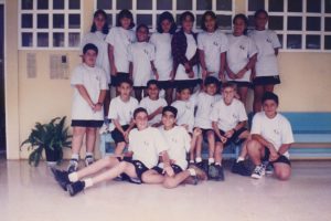 En 1997 el grupo de los séptimos contaba con 17 alumnos, ese día estaban listos para la clase de Educación Física