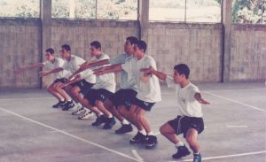 Ensayos de la Noche Cultural del año 1997 para la canción "Vaselina"