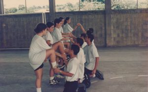 Ensayos de la Noche Cultural del año 1997 para la canción "Vaselina"