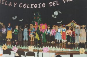 Una de las muchas noches culturales celebradas por nuestros alumnos en el año 2001.